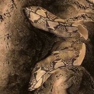 J. McLaughlin Snake Print Ankle Booties Size 8